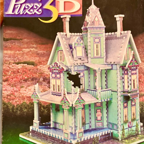 3D Puzzle Victorian Mansion - Green and Purple - Picture 1 of 12